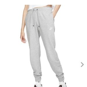 Women’s Nike Sportswear Essential Jogger size small